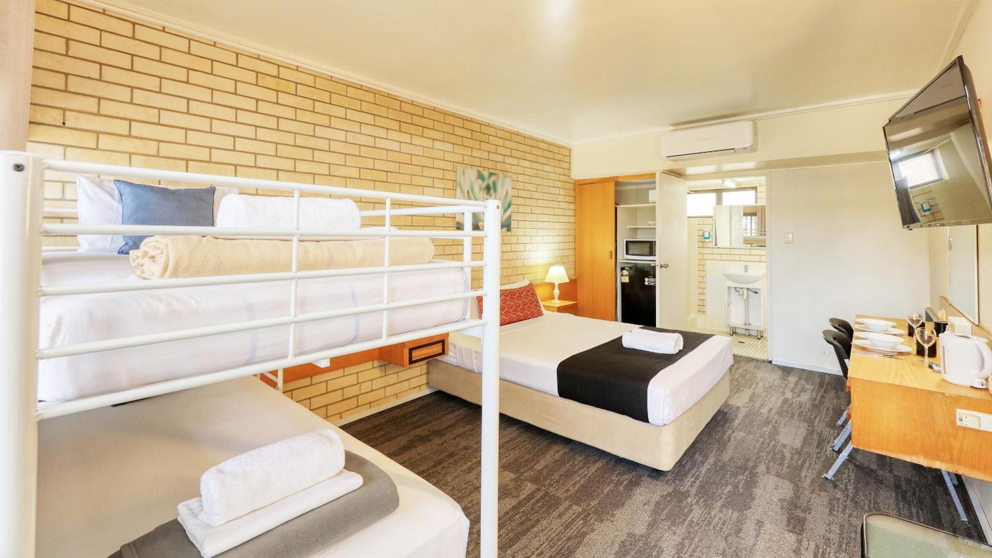 Tropical Gateway Motor Inn Rockhampton Exterior foto