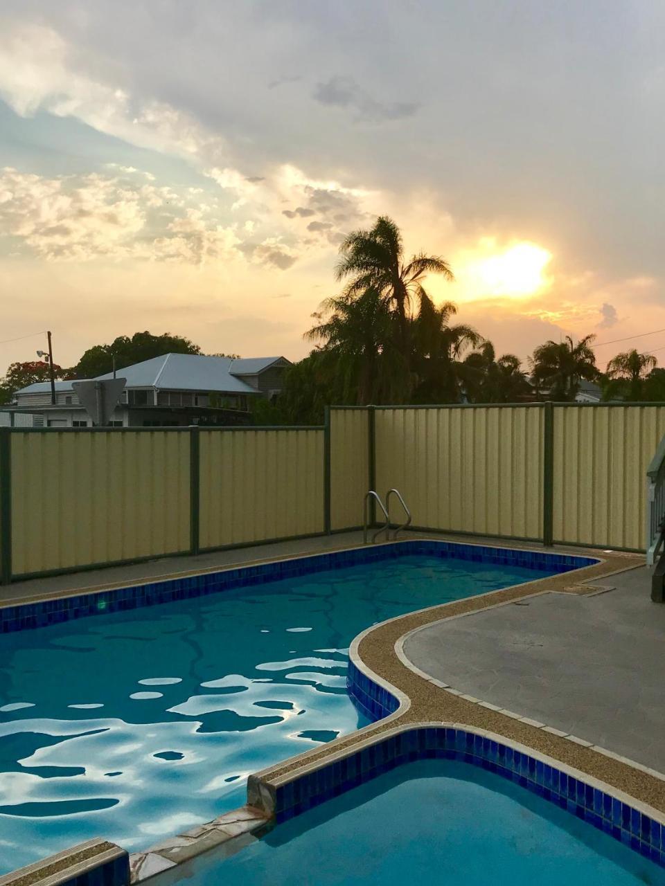 Tropical Gateway Motor Inn Rockhampton Exterior foto